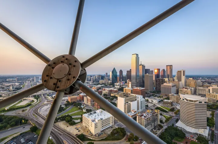 Die moderne Skyline von Dallas Texas mit Blick vom Reunion Tower