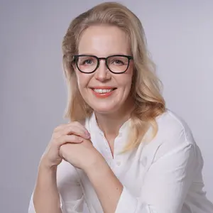 Portrait von Sylvia Spleth, Ihre persönliche USA-Reise-Architektin der KEROLINA USA-Rundreisen-Manufaktur