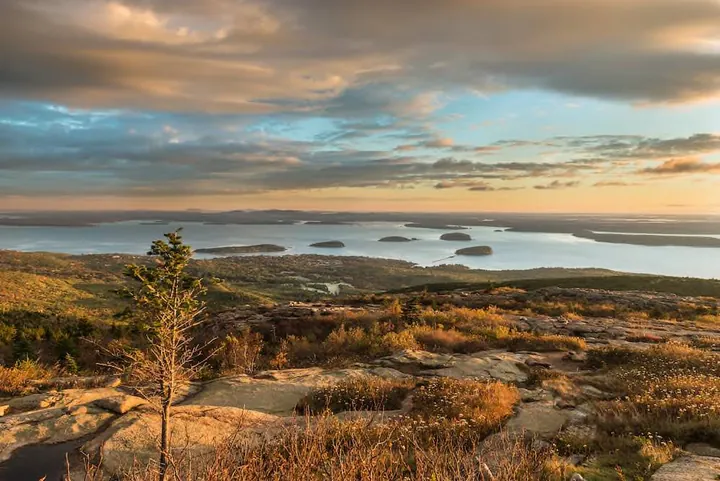 Maine in Neuengland Autumn Sunrise from_Cadillac Mountain