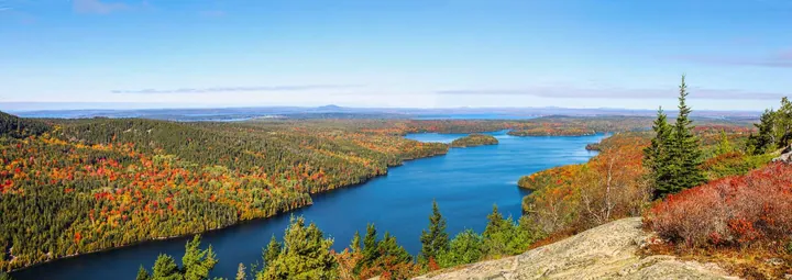 Neuengland Long Pond im Acadia National Park
