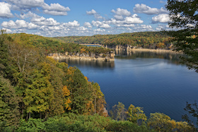 Summersville Lake Copyright © by Jim Vallee - Fotolia.com