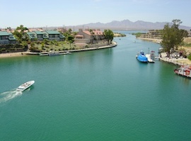 Lake Havasu von der London Bridge Copyright © Peter Axtell